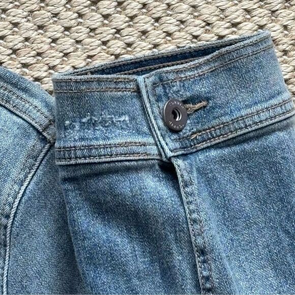 TORRID Jean Jacket Cropped No Collar Womens Size 2 2X  Light Wash Distressed NWT - Picture 6 of 16